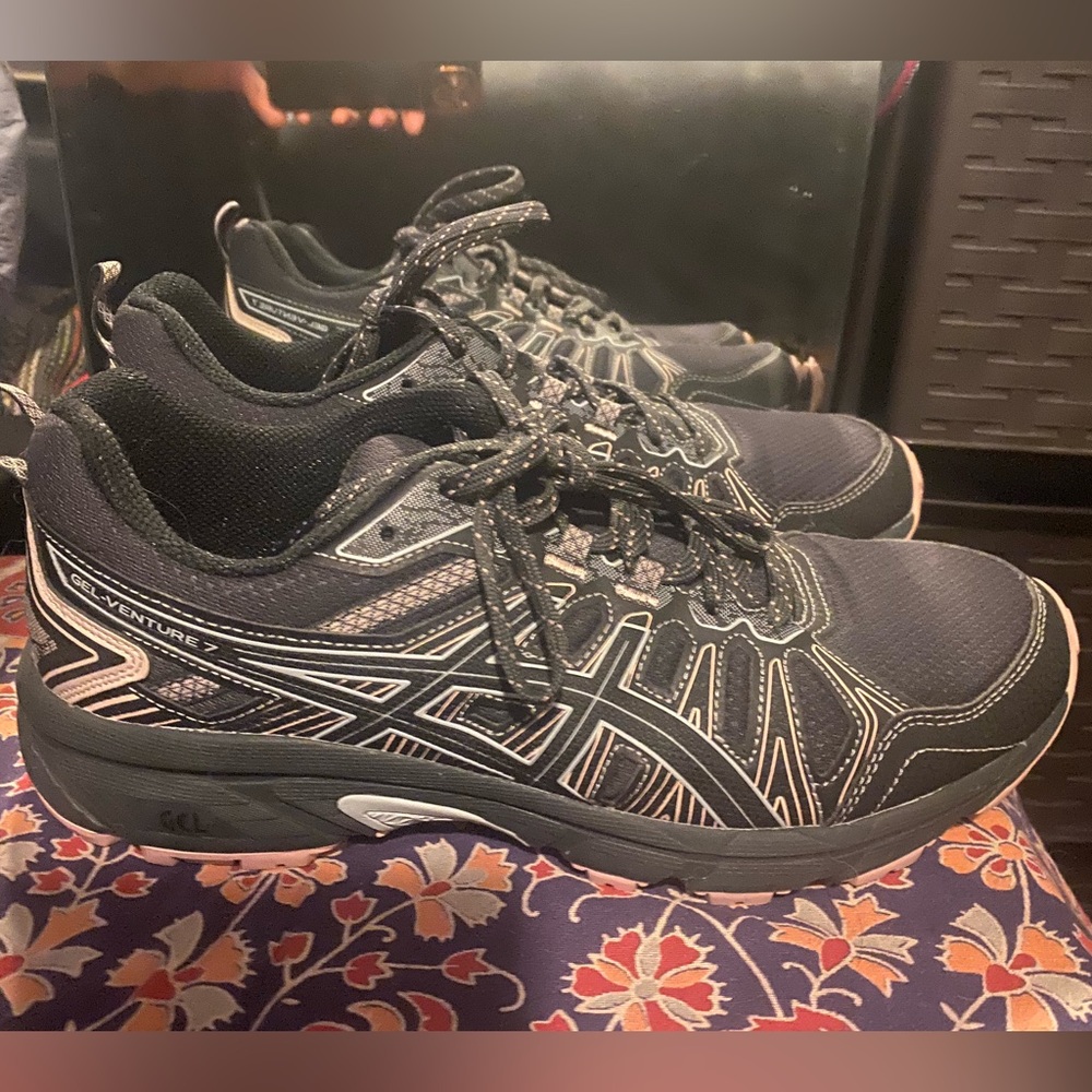 Asics - Picture 2 of 9